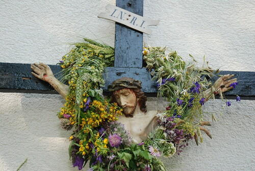 geschmücktes Kreuz